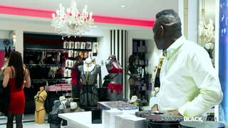 Beautiful Rachel Adjani yenza entsha lingerie e-BBC Eddy Blackstone ke ngesondo-shop &amp;amp; kuyaphela phezulu kwi zinokuphathwa anal iseshoni nge ezimanzi BJ, a dildo yayo ass &amp;amp; i-creampie! Epheleleyo Flick &amp;amp; 1000s Ngakumbi ngalo PrivateBlack.com!