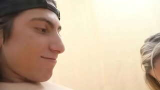 ̠�은 친구를 얻는 excelent agent 에서 금발의 섹시한중년여성