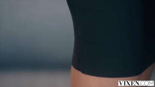 VIXEN ဝမ်းထဲငယ်ှဌေး