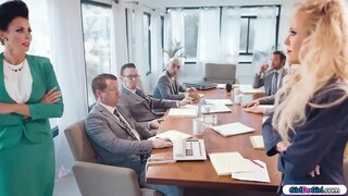 ���ীনস্তনী, সুন্দরি সেক্সি মহিলার, ব্যবসায়ী মাথা যেতে সময় একটি boardmeeting.অন্যান্য ব্যবসায়ীদের খুঁজে পেতে যত দ্রুত তারা করতে পারেন হিসাবে.অবশেষে milfs রুম আছে, নিজেদের জন্য এবং শুরু চুম্বন ও লেহন, প্রতিটি অন্যান্য