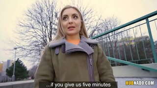 Caty ថើបនៅ FakeHub