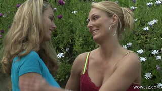 ���รื่องใหญ่หัวนมกันเลสเบี้ยนพฤติกรรมรุนแร